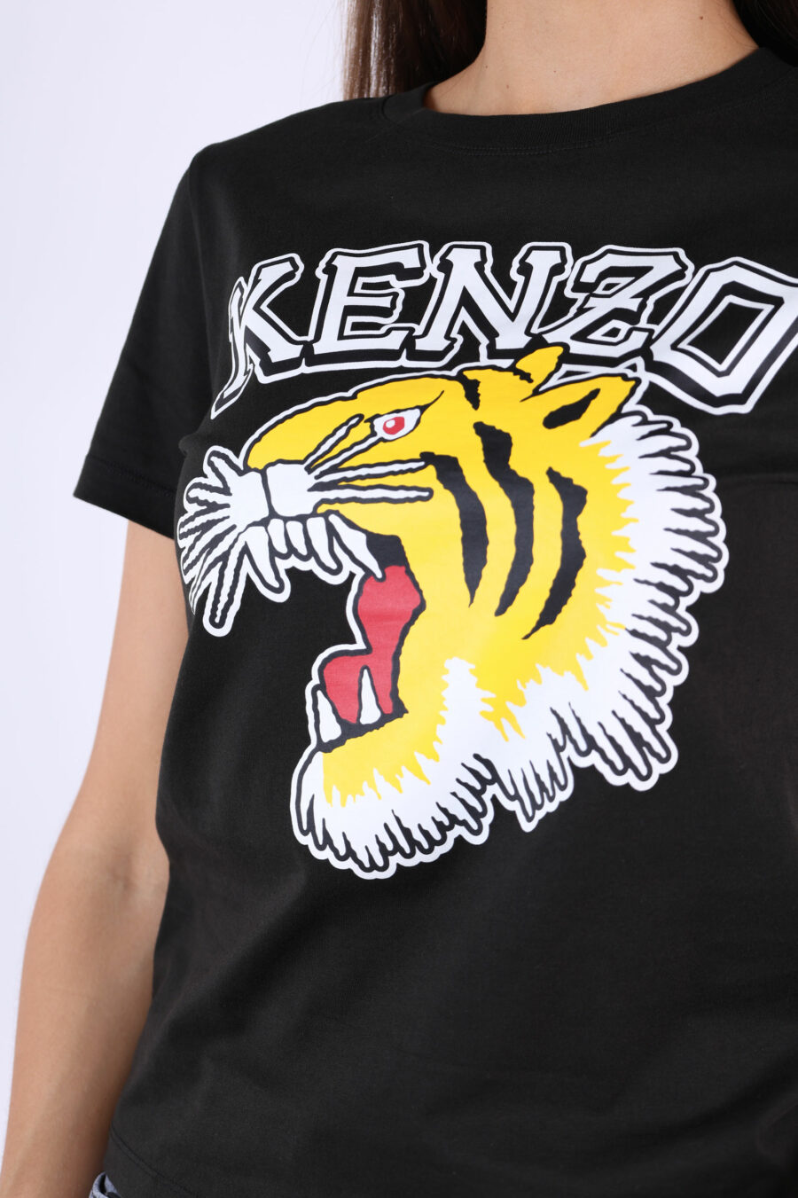 T-shirt preta com o logótipo "tigre" bordado - 361223054662201664