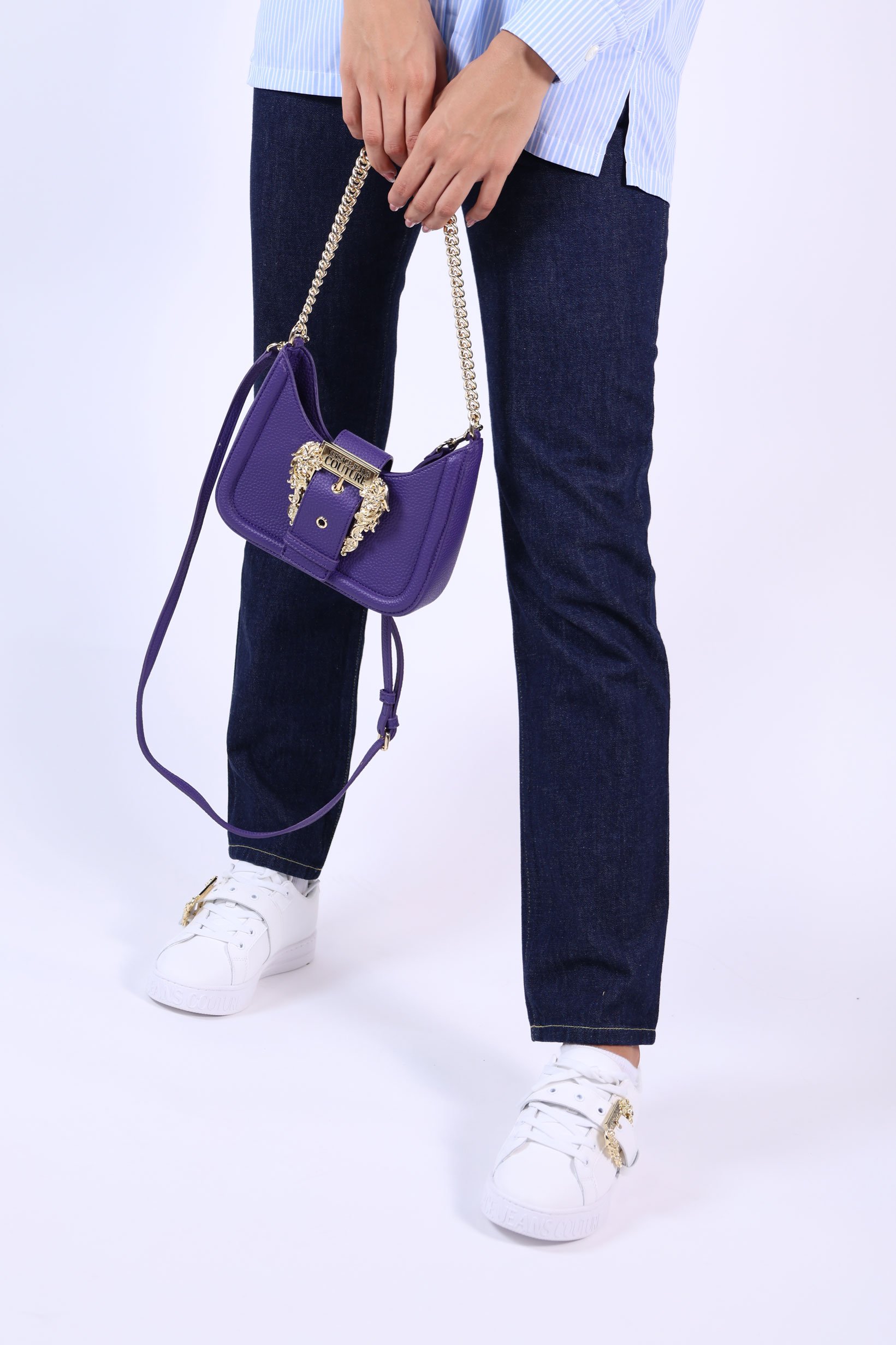 Versace Jeans Couture - Mala de ombro estilo hobo castanha com corrente e  fivela barroca - BLS Fashion