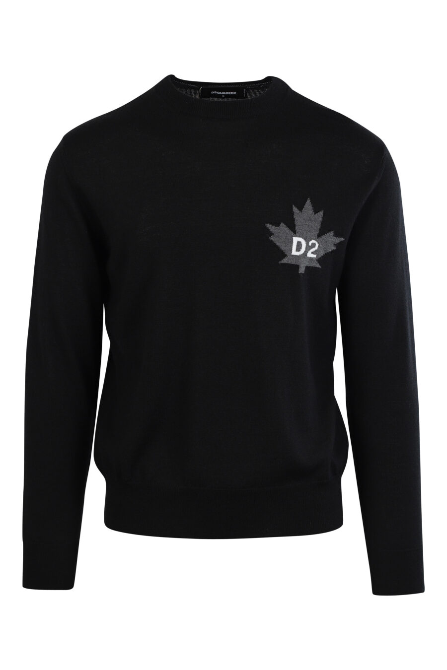 Schwarzer Pullover mit Mini-Logo "D2" auf dem Blatt - 8054148057916