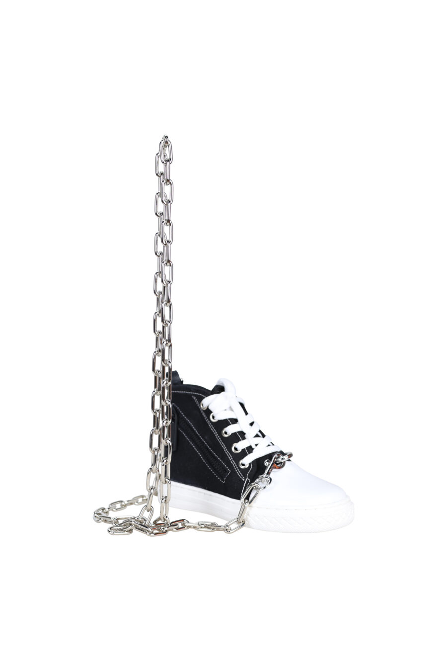 Bolso bandolera estilo zapatillas con cadena plateada - 889316588446 1