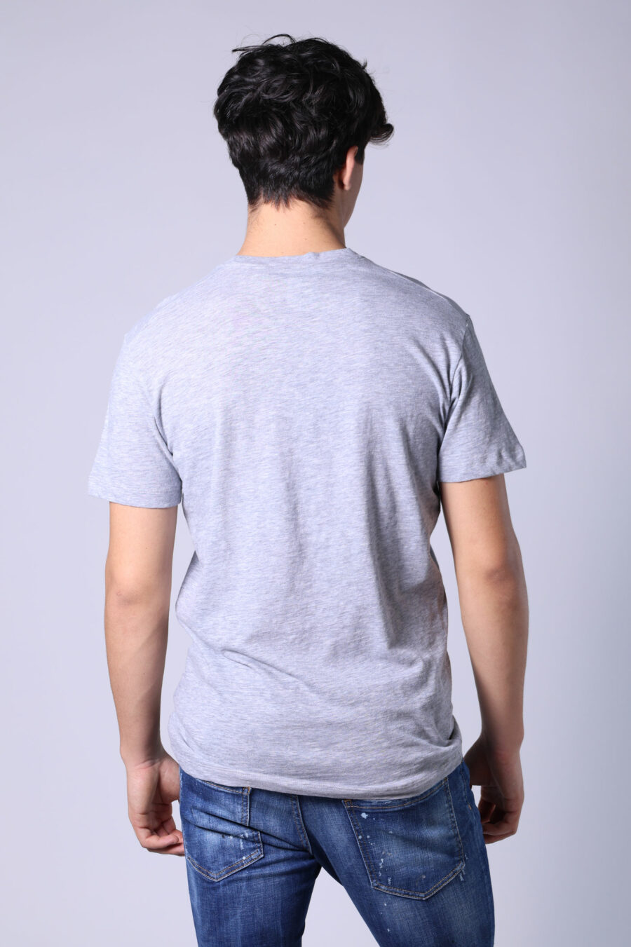 T-shirt cinzenta com maxilogue azul clássico - Untitled Catalog 05252