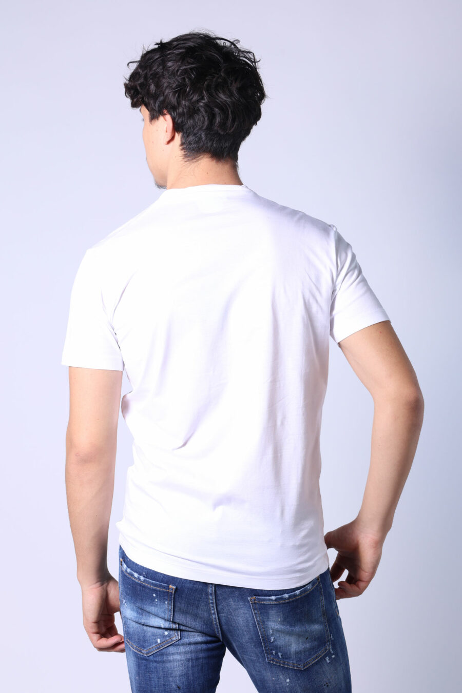 White t-shirt with vertical "icon" maxilogo - Untitled Catalog 05304