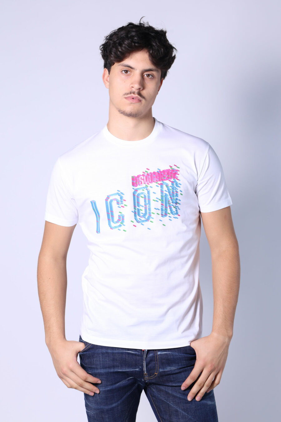 Camiseta blanca con maxilogo "icon pixeled" turquesa y fucsia - Untitled Catalog 05354