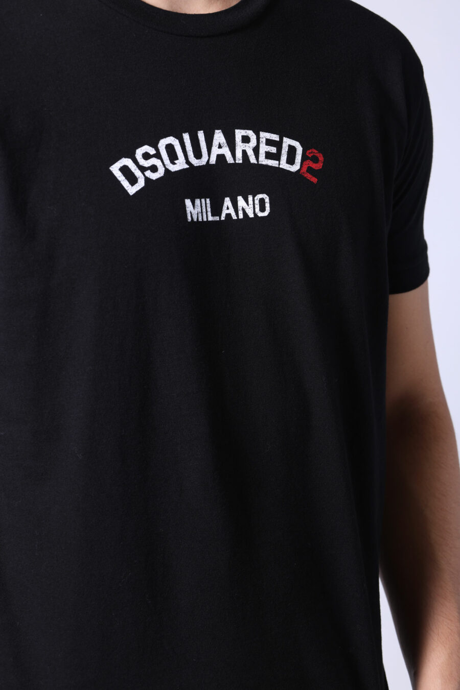 T-shirt preta com minilogo "dsquared2 milano" - Untitled Catalog 05473