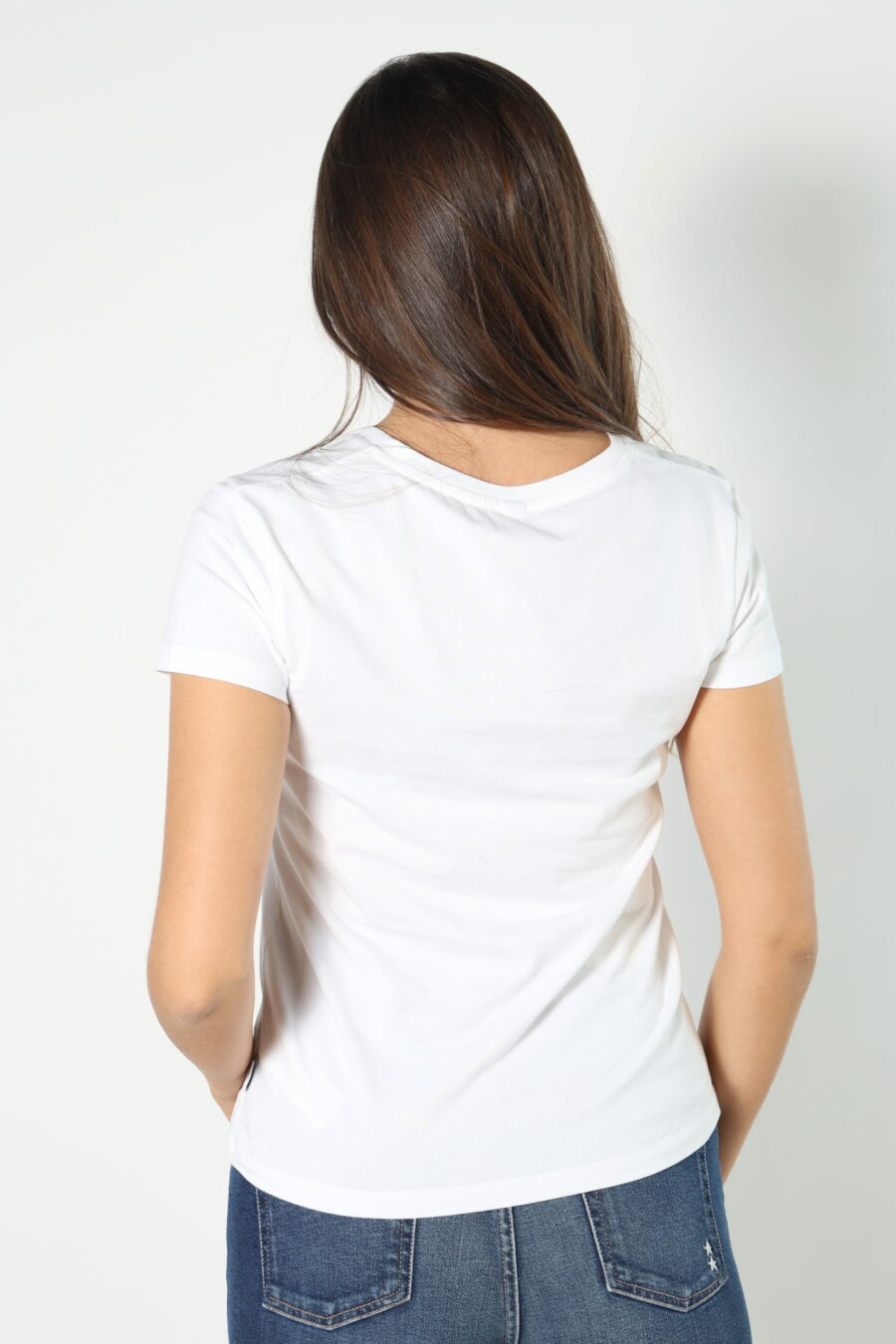 Camiseta blanca con logo parche oso "underbear" - 8052865435499 319 scaled