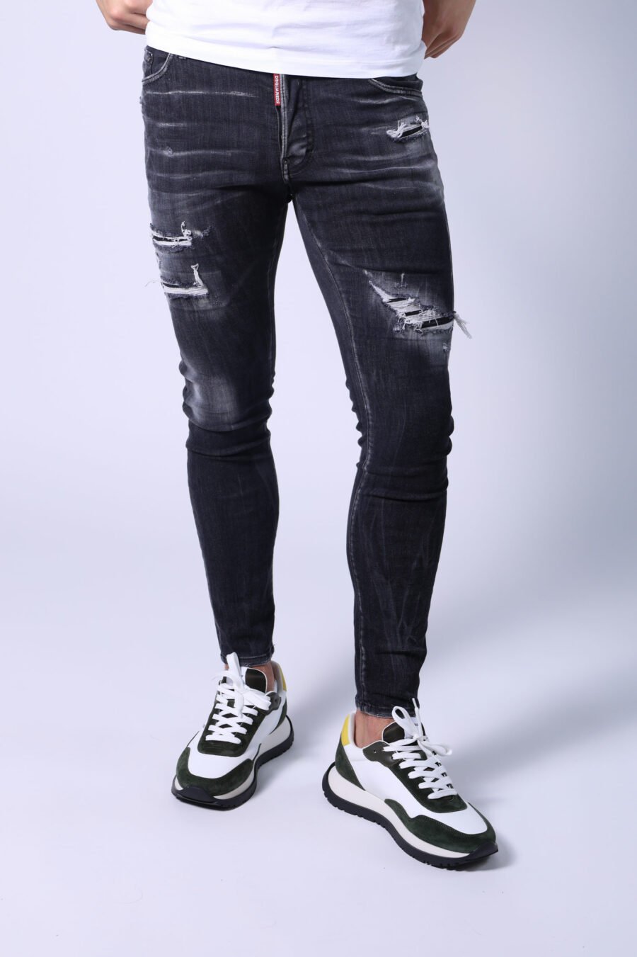 Pantalon skater en jean noir déchiré et semi-usé - Untitled Catalog 05316