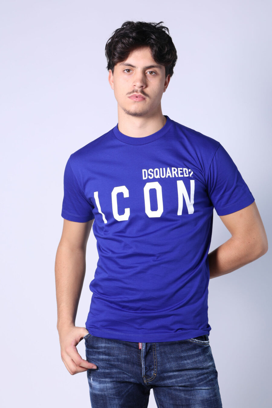 Electric blue t-shirt with white "icon" maxilogo - Untitled Catalog 05399