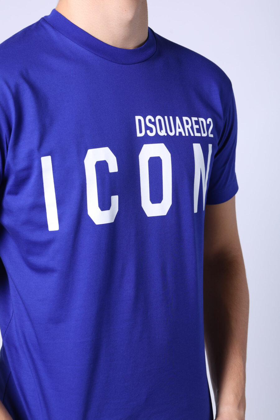Elektrisch blaues T-Shirt mit weißem "Icon" Maxilogo - Untitled Catalog 05400