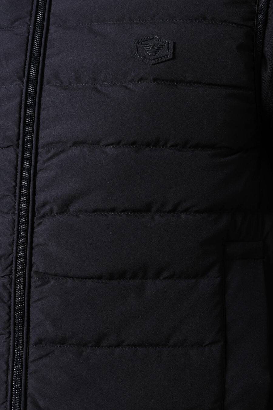 Gilet matelassé noir avec logo mini - Untitled Catalog 05457