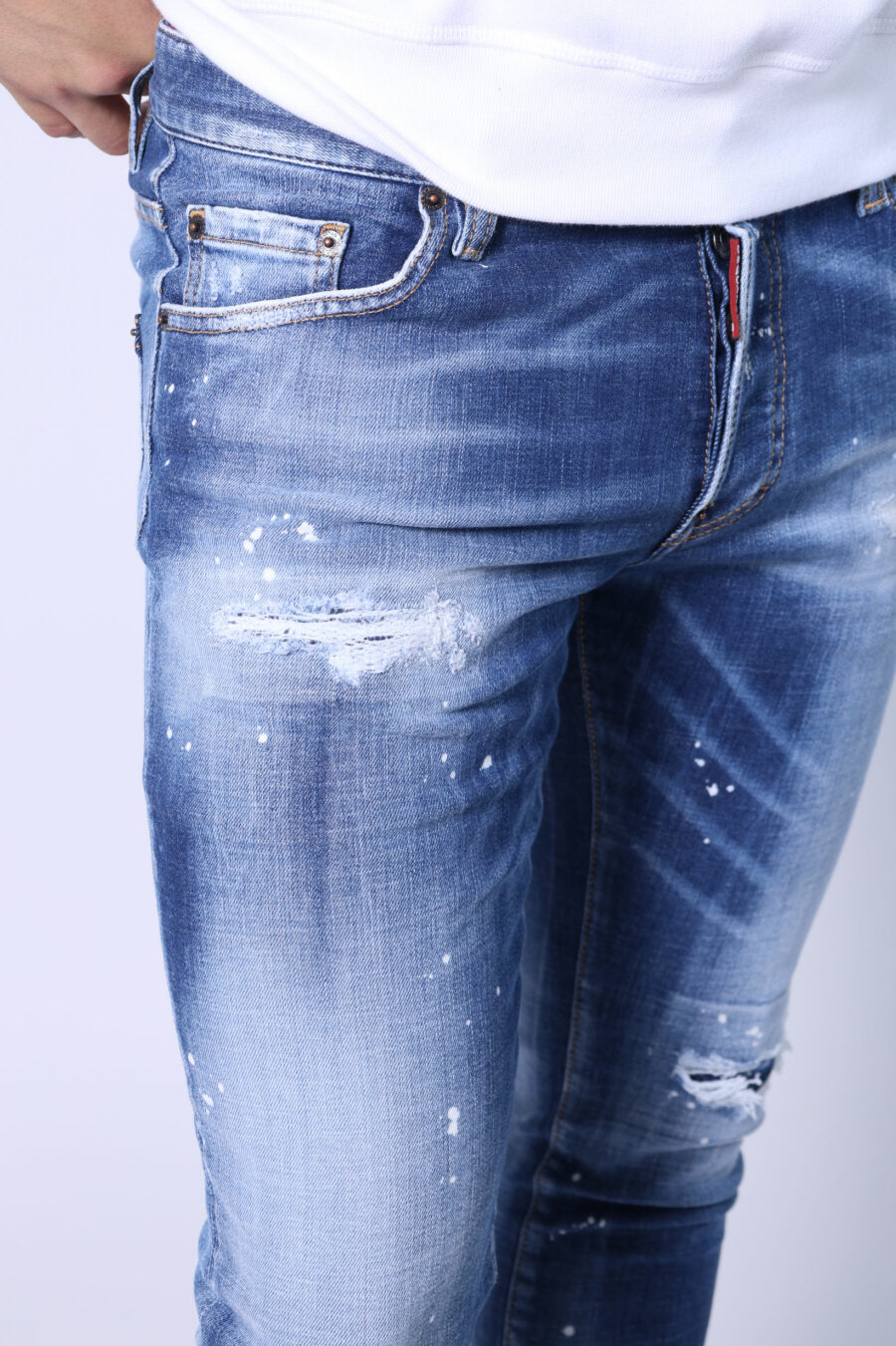 Calças de ganga azuis claras "skater jean" gastas e rasgadas - Untitled Catalog 05506