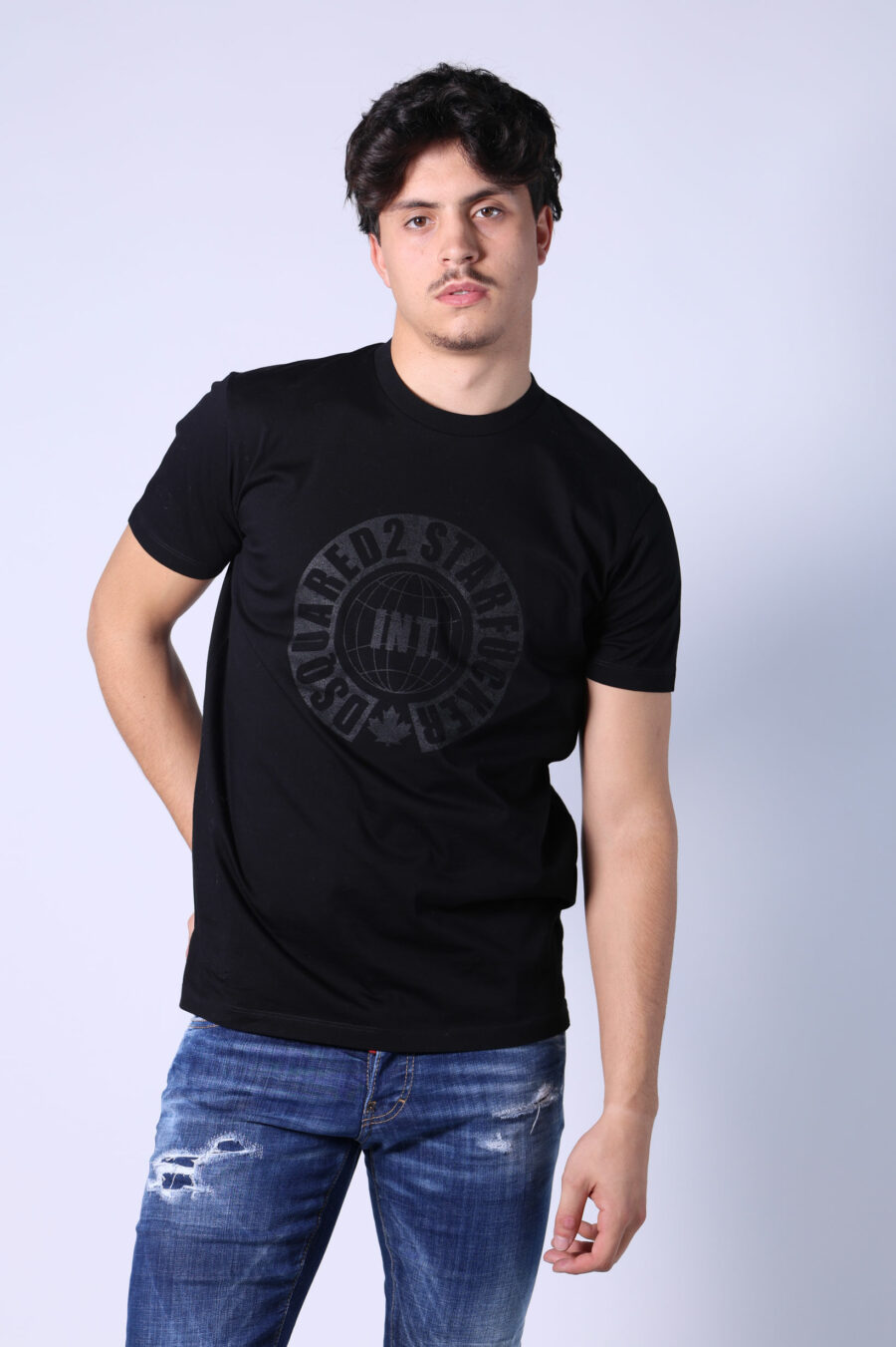 T-shirt preta com maxi logótipo monocromático redondo - Untitled Catalog 05509