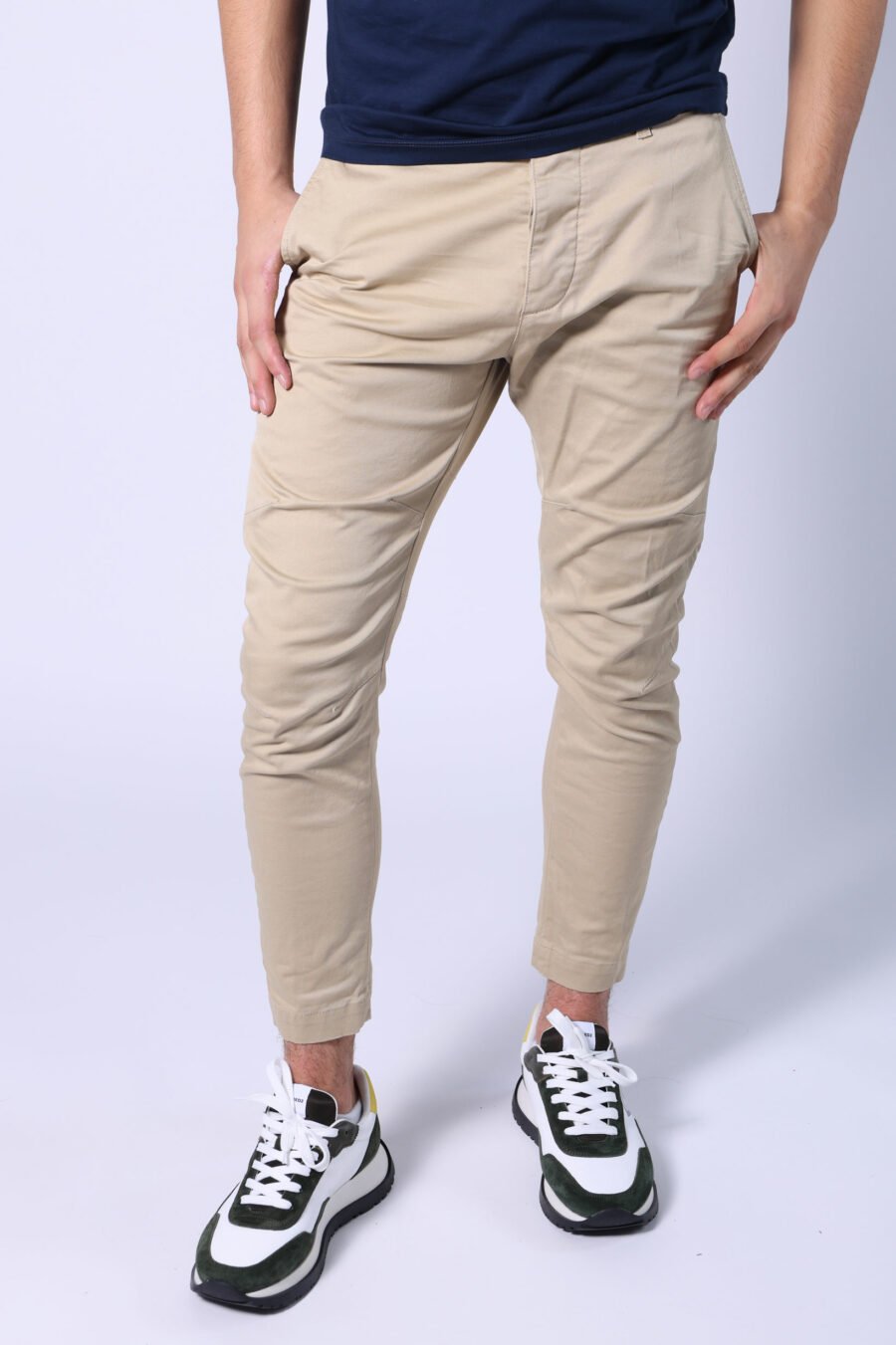 Pantalon chino sexy beige avec minilogue - Untitled Catalog 05628