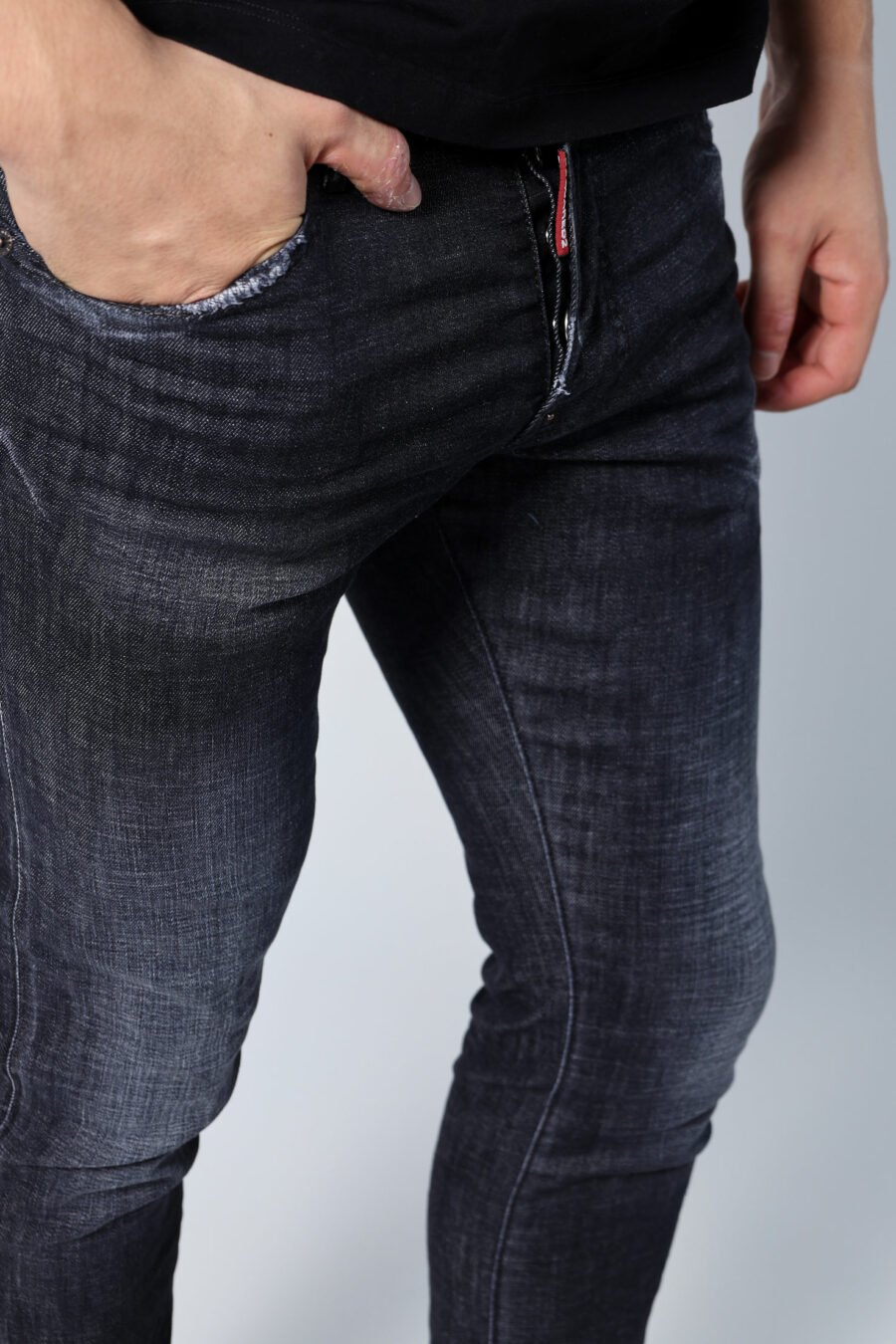 Halbgetragene schwarze "Skater-Jeans" Jeans - Untitled Catalog 05680