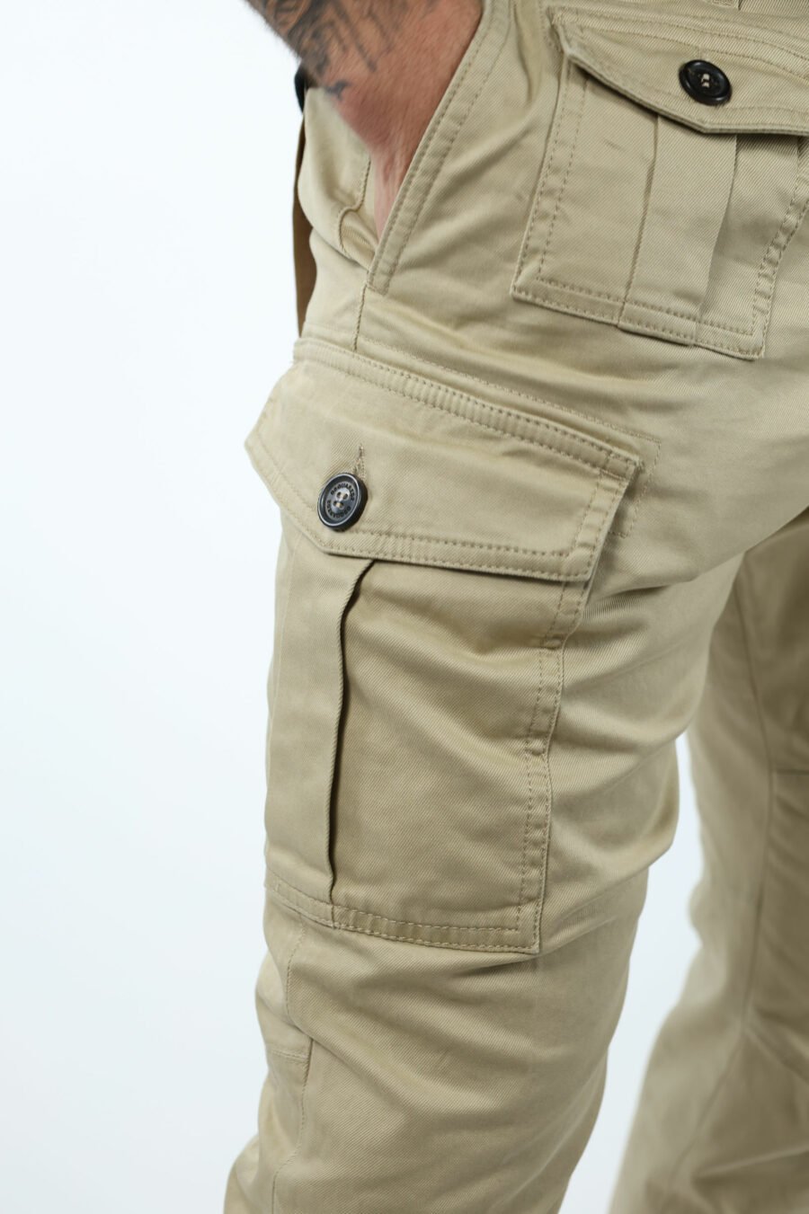 Pantalon cargo sexy beige avec poches latérales - 8052134973608 1