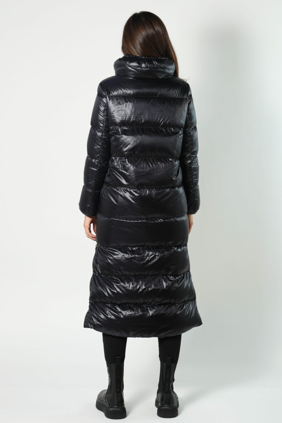 Long black quilted quilted jacket with straight lines - 8052865435499 162 scaled