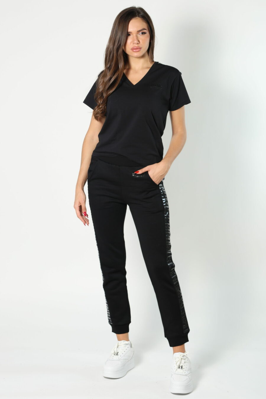 Tracksuit bottoms black with monochrome ribbon logo on sides - 8052865435499 461 scaled