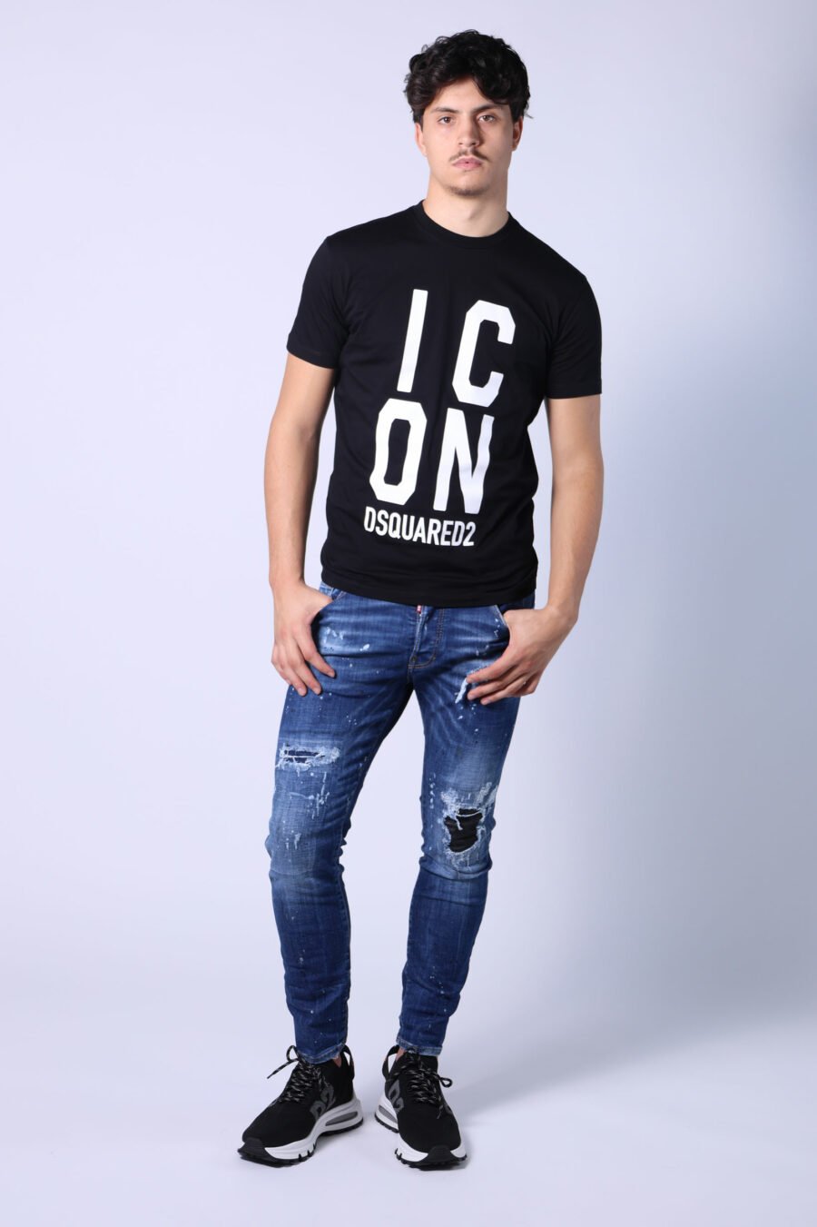 Schwarzes T-Shirt mit quadratischem "Icon" Maxilogo - Untitled Catalog 05281