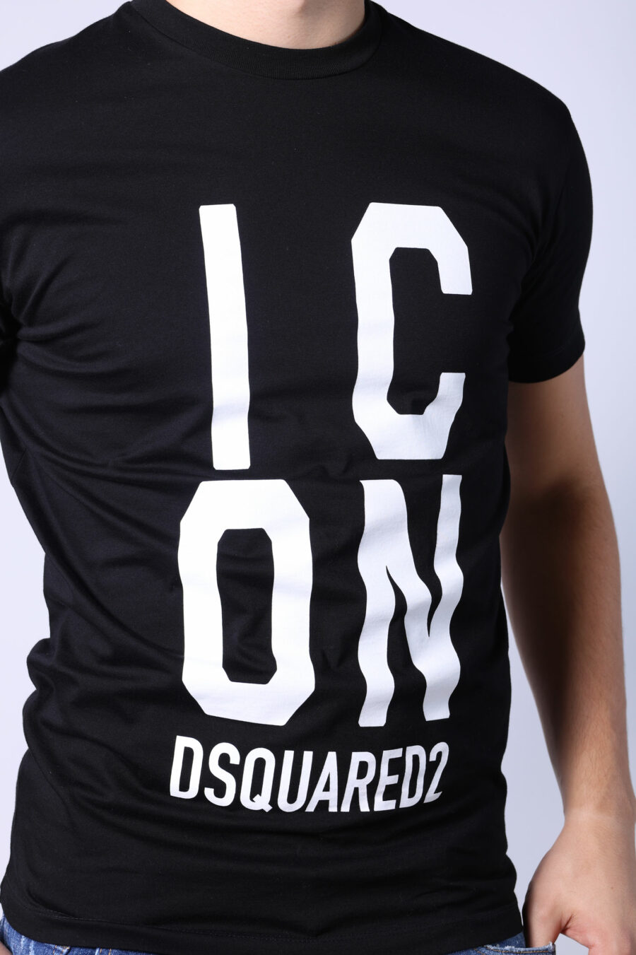 Schwarzes T-Shirt mit quadratischem "Icon" Maxilogo - Untitled Catalog 05285