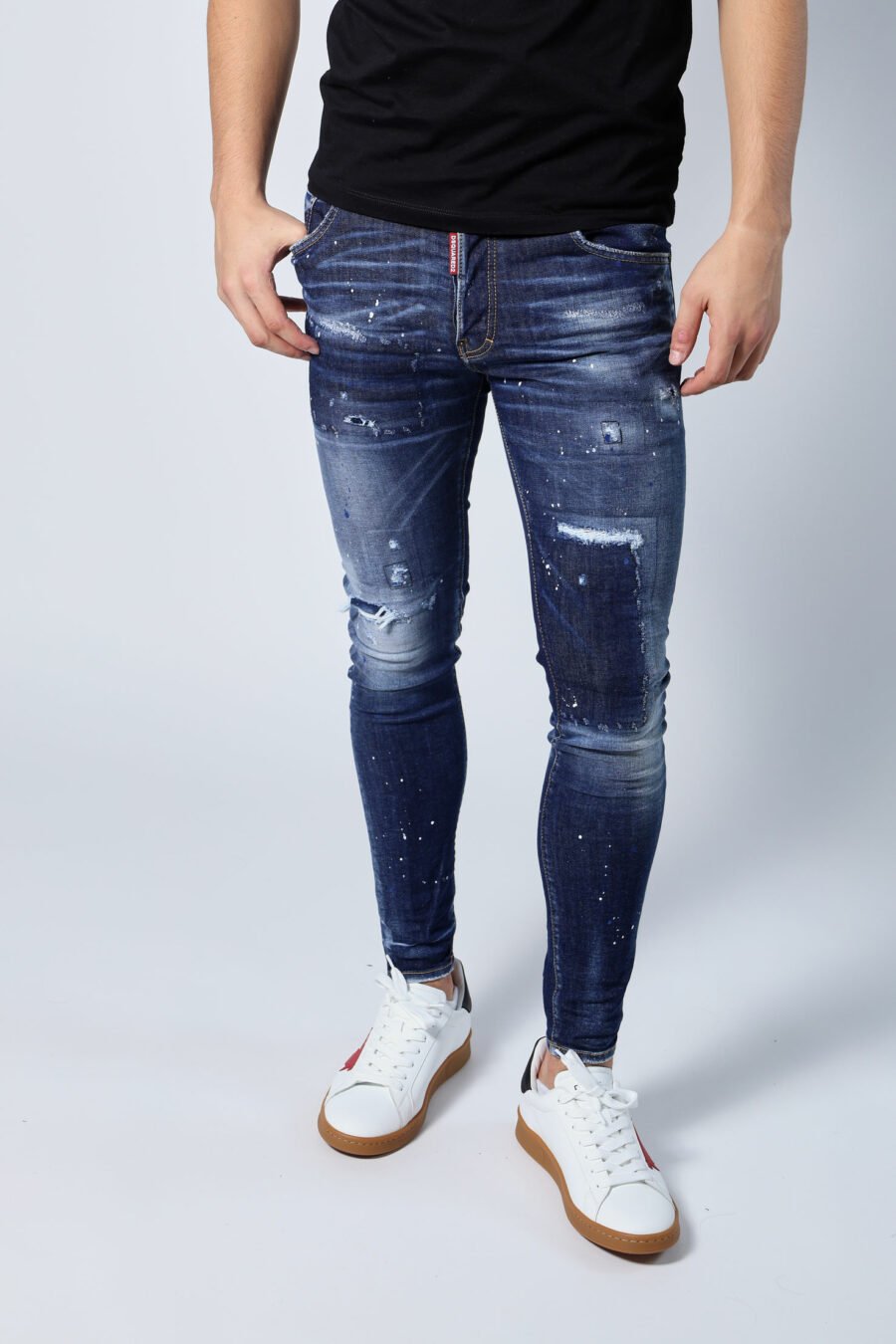 Blaue "super twinky jean" Jeans mit Patch und ausgefranst - Untitled Catalog 05665
