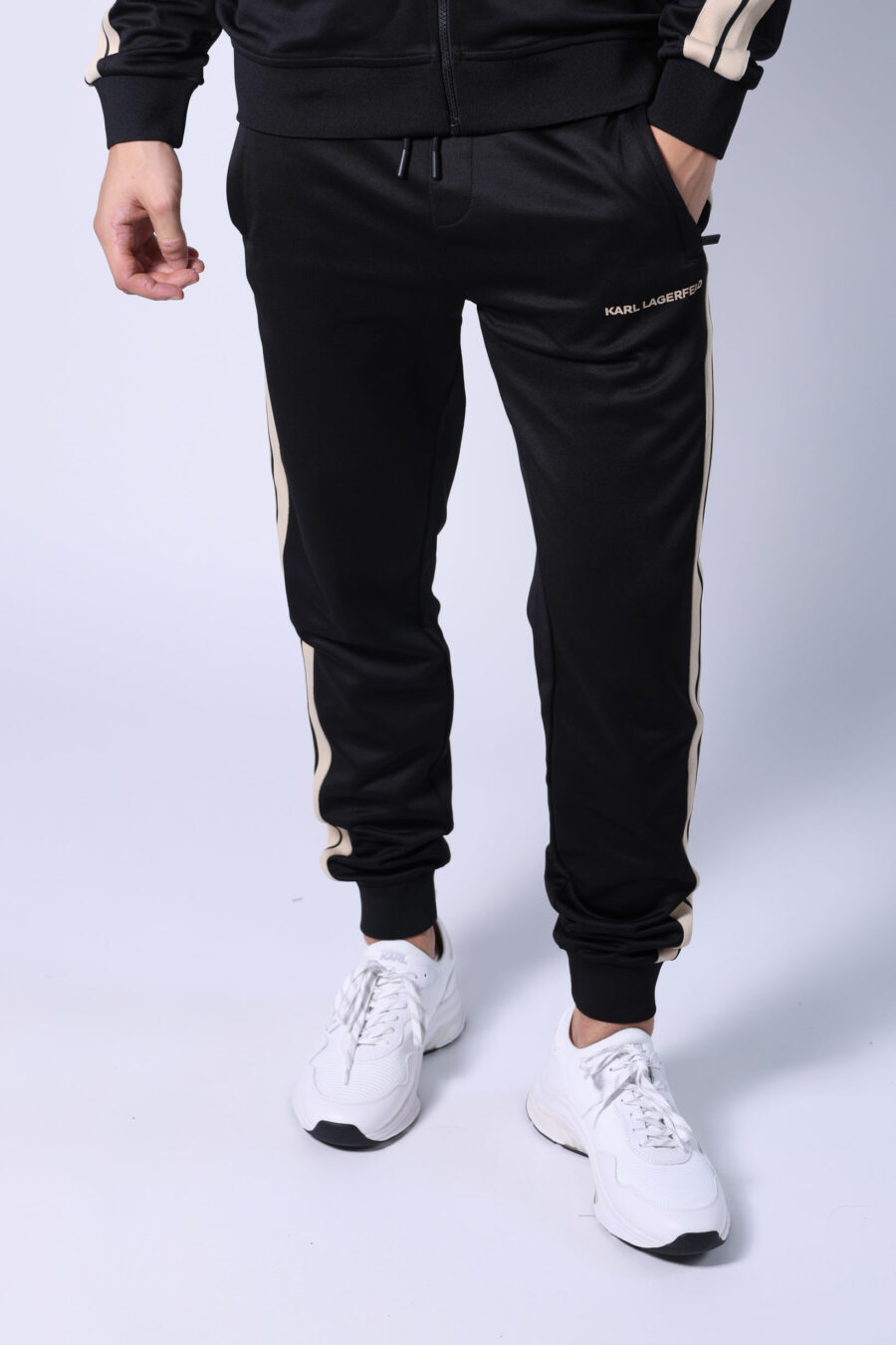 Pantalon noir avec bandes latérales minilogue et beige - Untitled Catalog 05700
