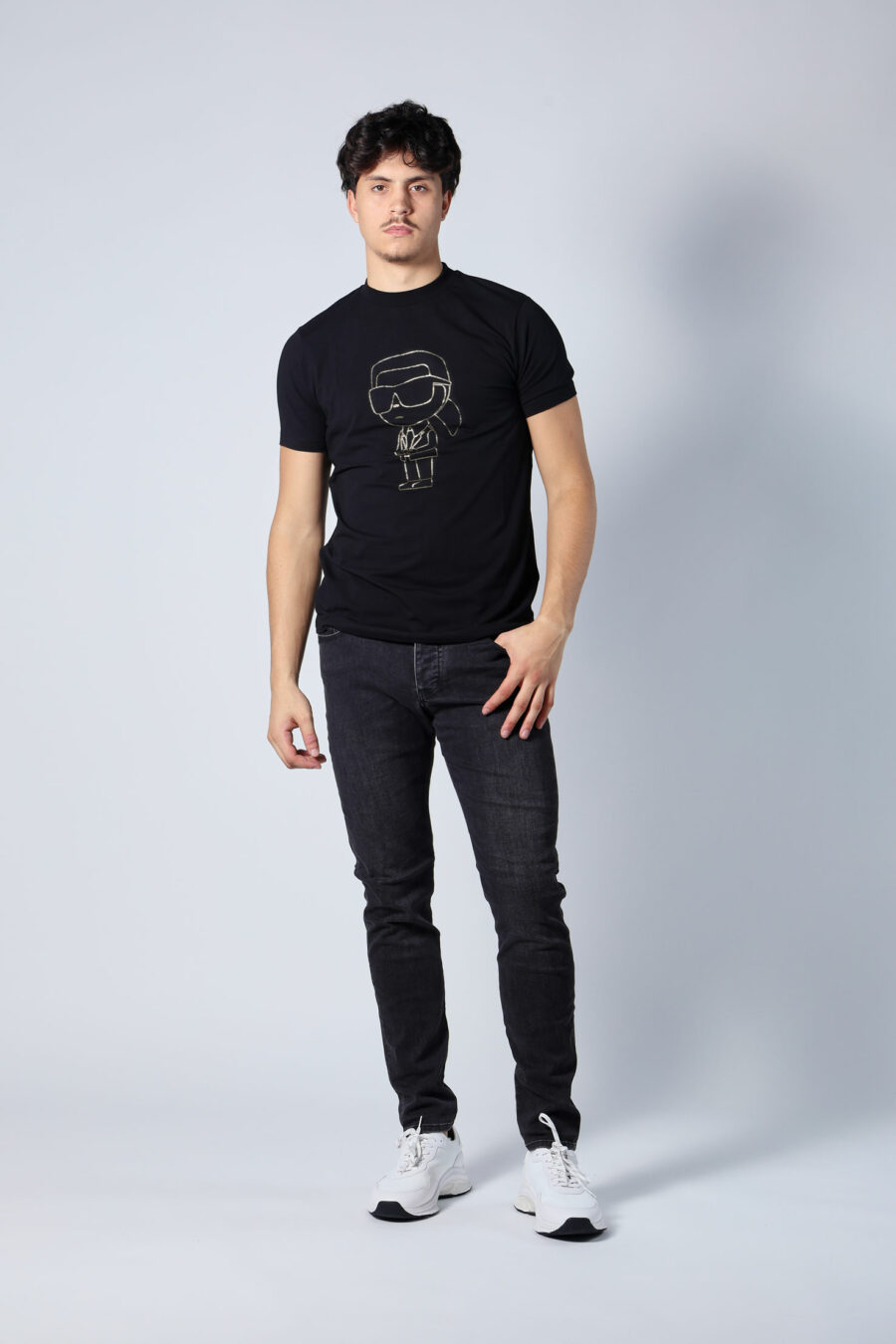 T-shirt preta com maxilogo "karl" dourado - Untitled Catalog 05707