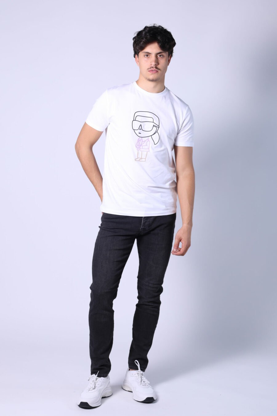 Camiseta blanca con maxilogo "karl silueta" multicolor - Untitled Catalog 05755