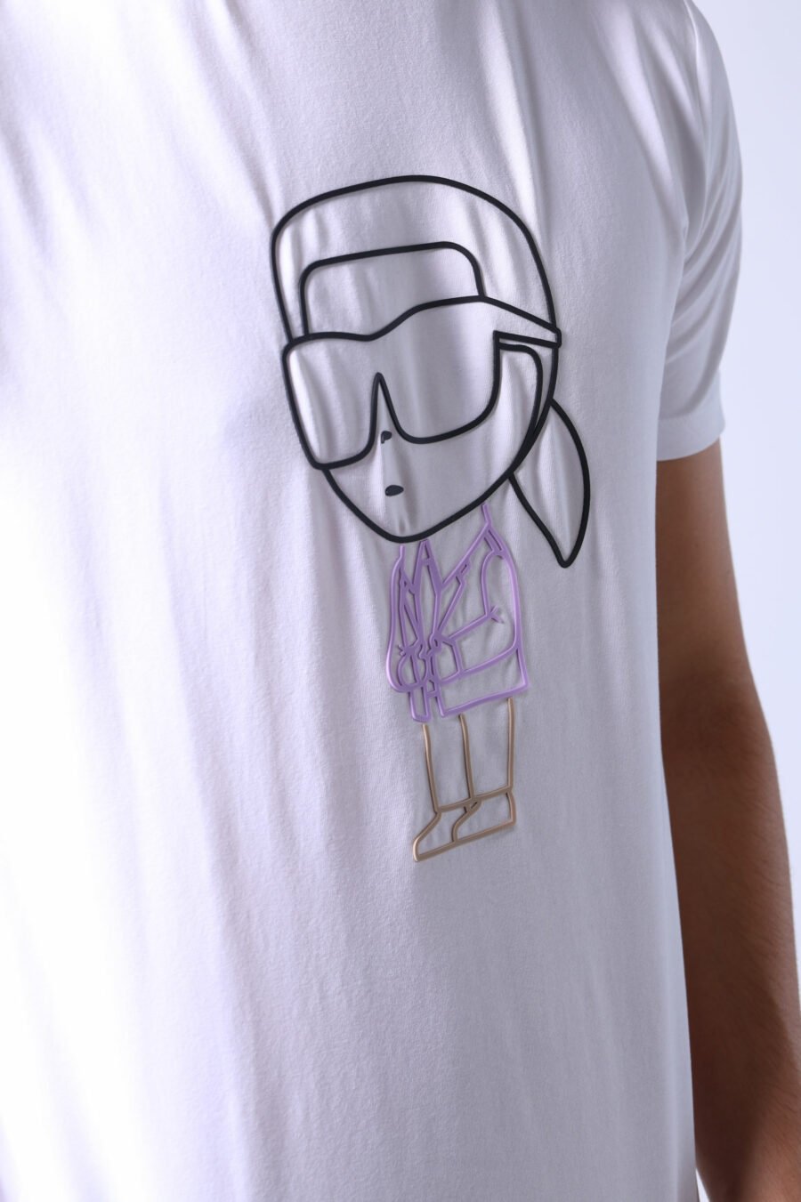 Camiseta blanca con maxilogo "karl silueta" multicolor - Untitled Catalog 05757