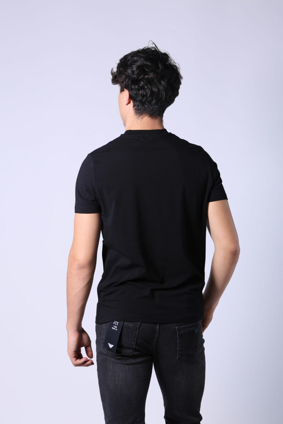 Camiseta negra con maxilogo "karl silueta" multicolor - Untitled Catalog 05778