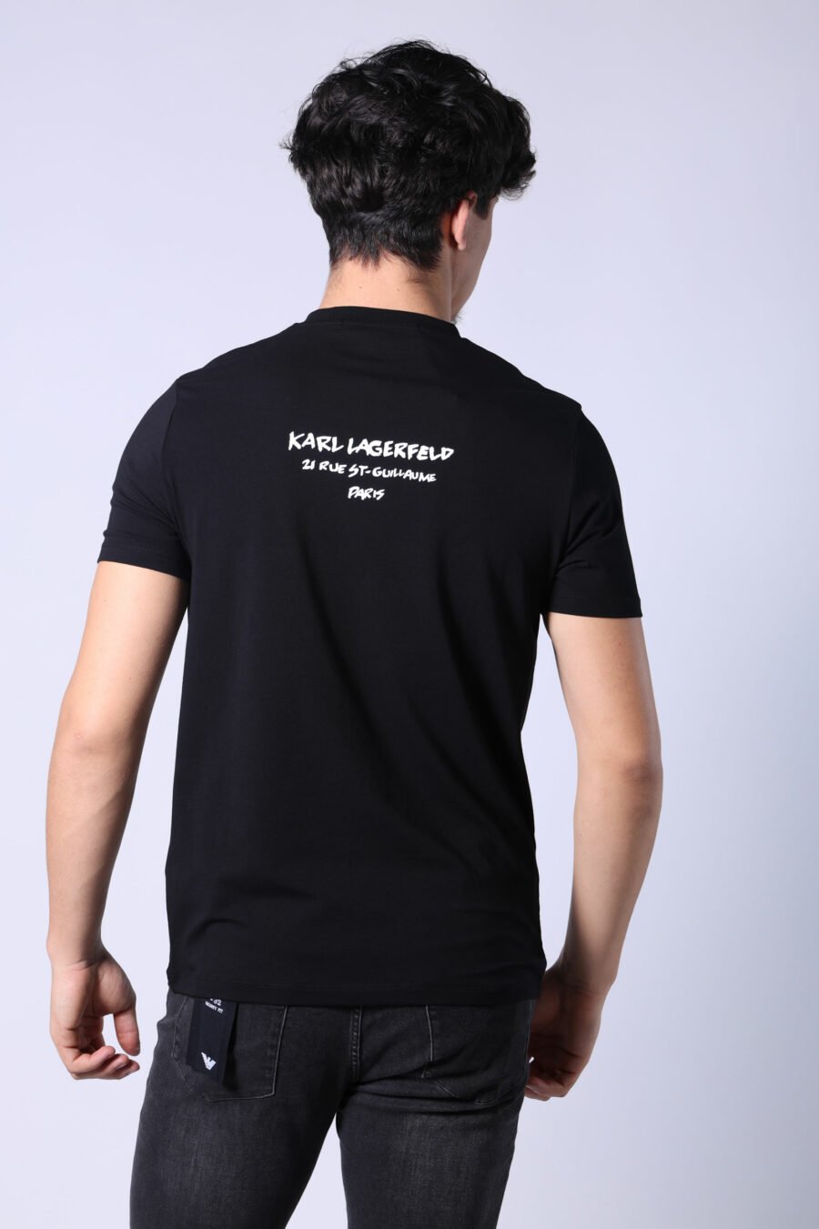 Camiseta negra con maxilogo "karl" perfil camuflado - Untitled Catalog 05803