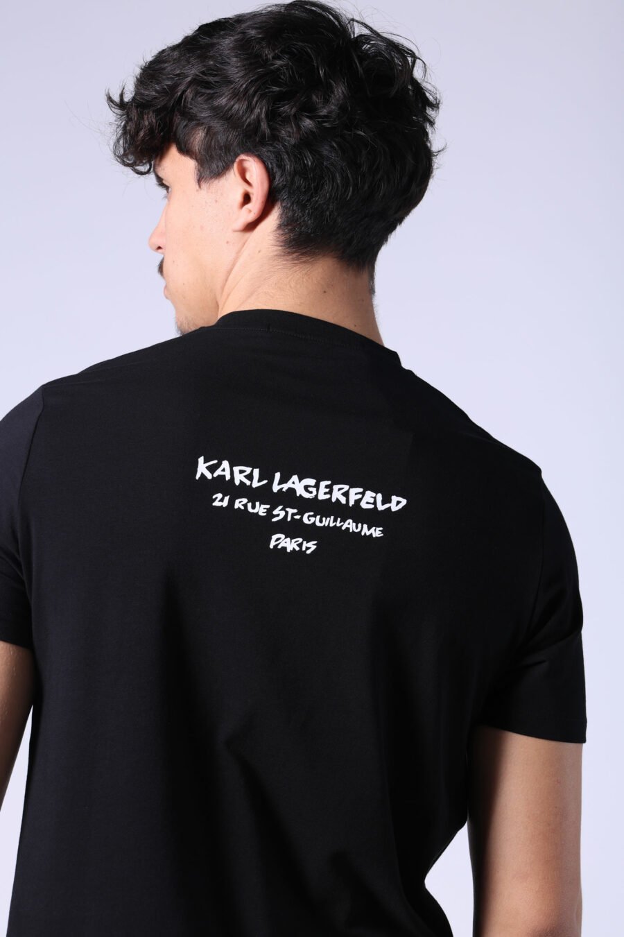 Camiseta negra con maxilogo "karl" perfil camuflado - Untitled Catalog 05804