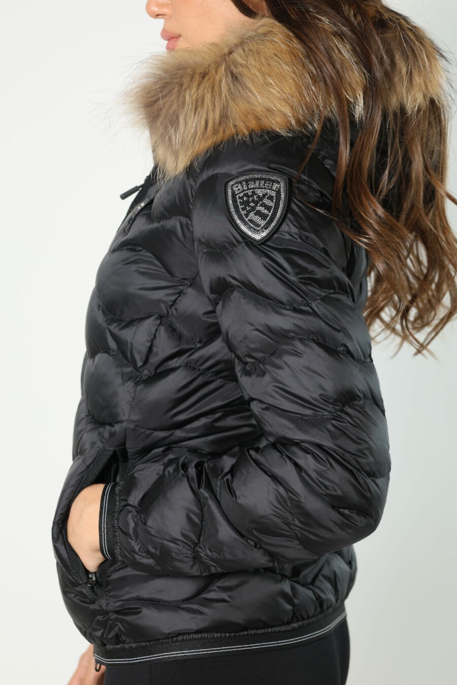 Black hooded fur hoodie with wavy lines and logo patch - 8052865435499 119 scaled