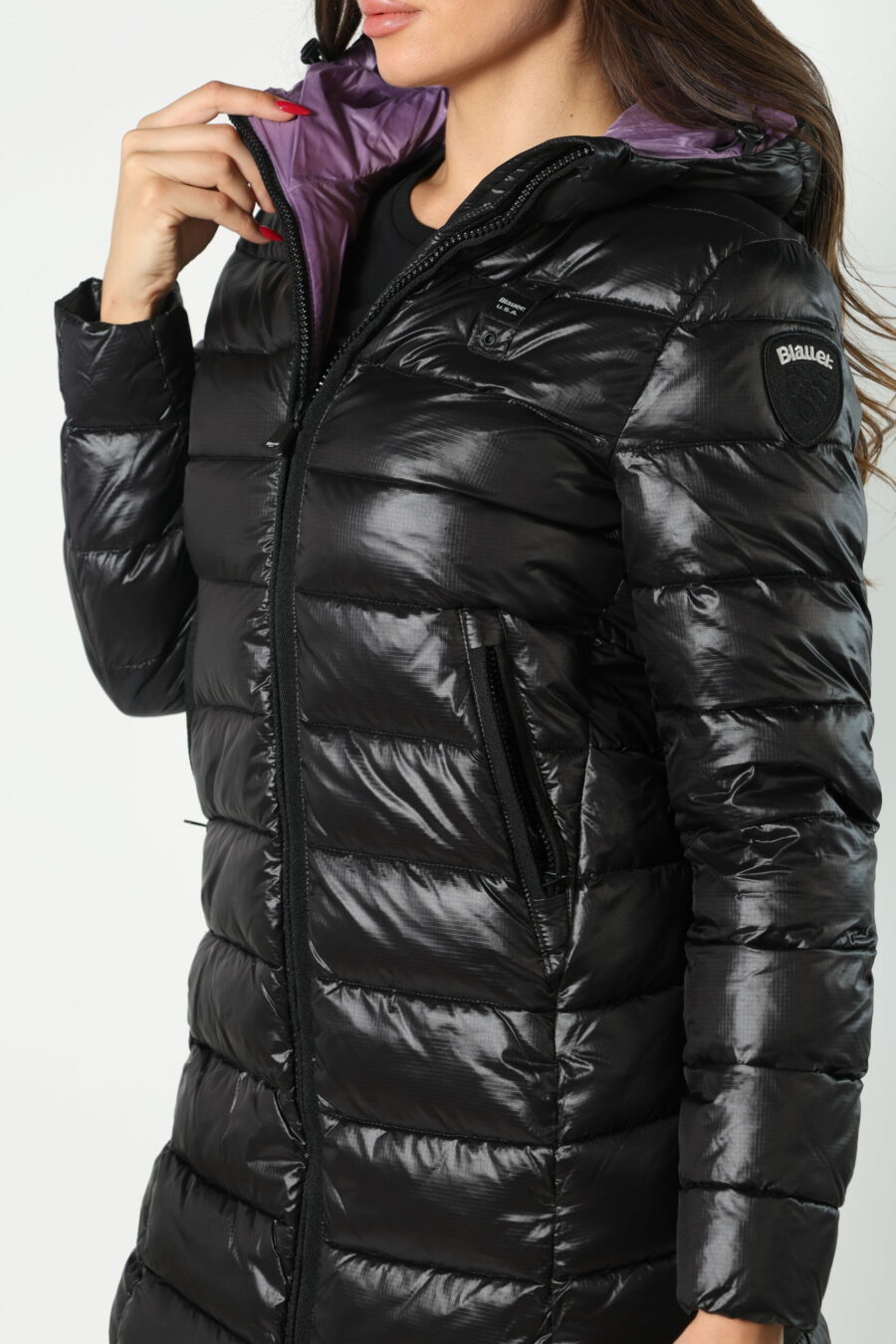 Long black waterproof mackintosh with hood and straight lines with violet lining - 8052865435499 124 scaled