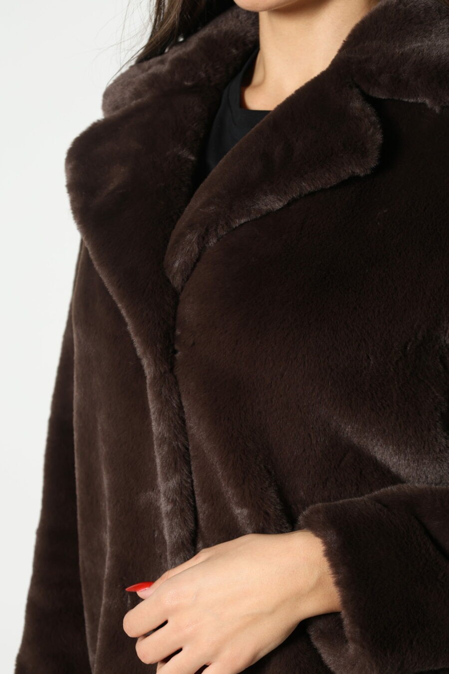 Abrigo marrón con pelo sintético efecto castor y forro interior monograma - 8052865435499 189 scaled