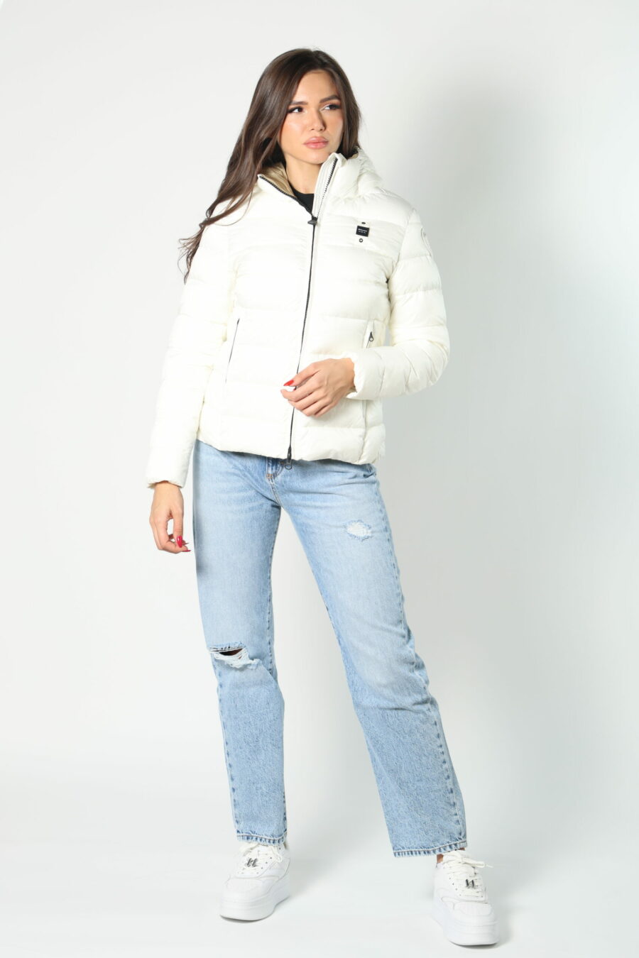 White straight lined hooded jacket with beige inside with logo patch - 8052865435499 36 1 scaled