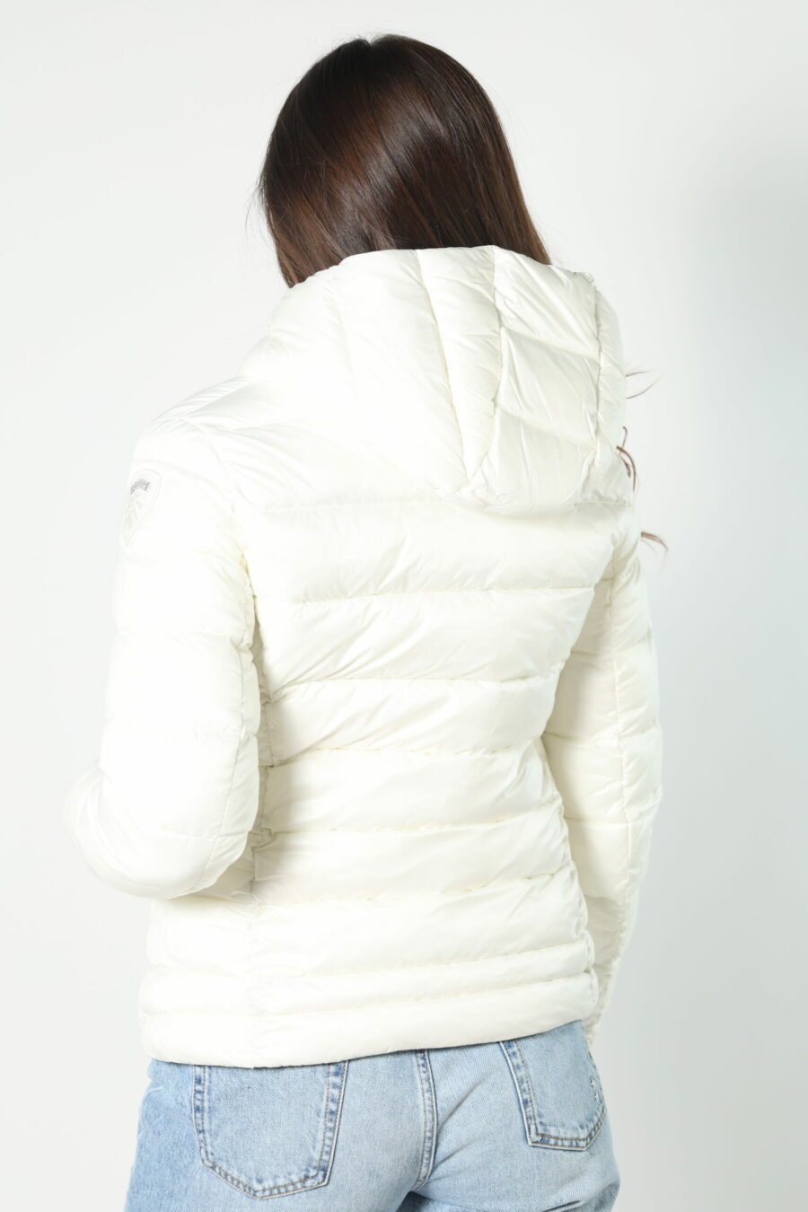 White straight lined hooded jacket with beige inside with logo patch - 8052865435499 39 1 scaled