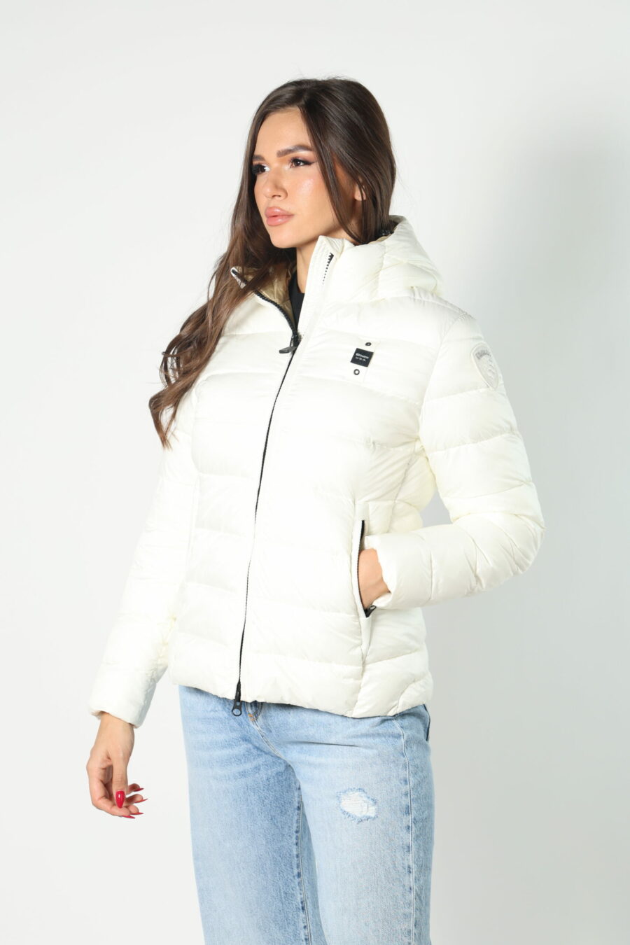 White straight lined hooded jacket with beige inside with logo patch - 8052865435499 41 1 scaled