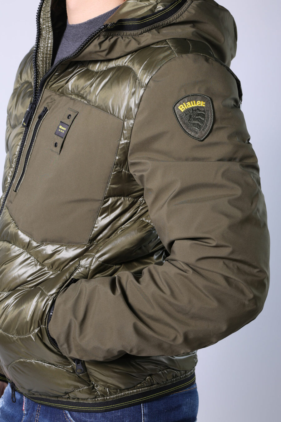 Casaco com capuz de mistura militar verde com linhas onduladas e bolso - Untitled Catalog 05587