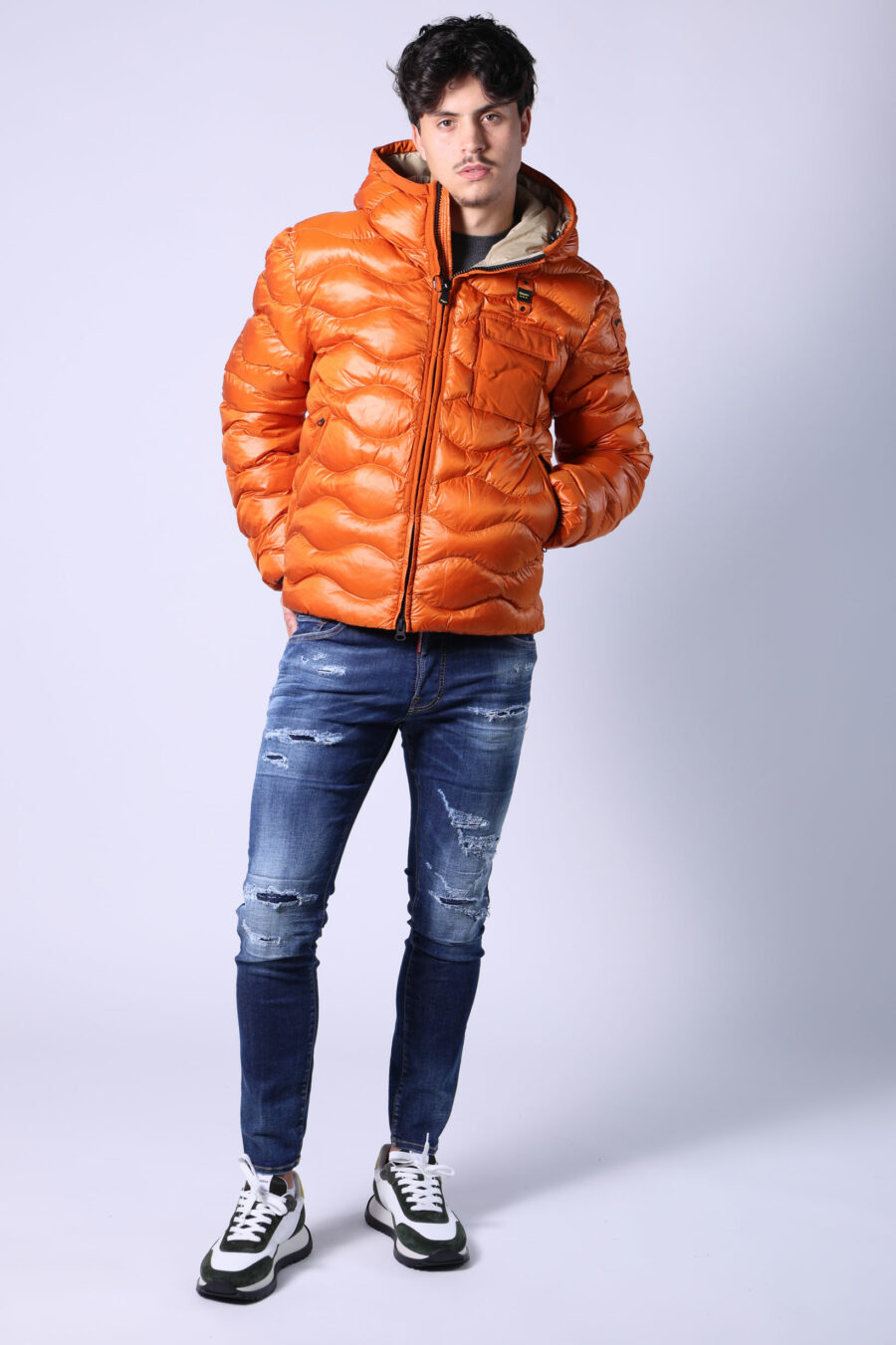 Orangefarbene Kapuzenpulli-Jacke mit Wellenlinien und beigem Futter - Untitled Catalog 05593