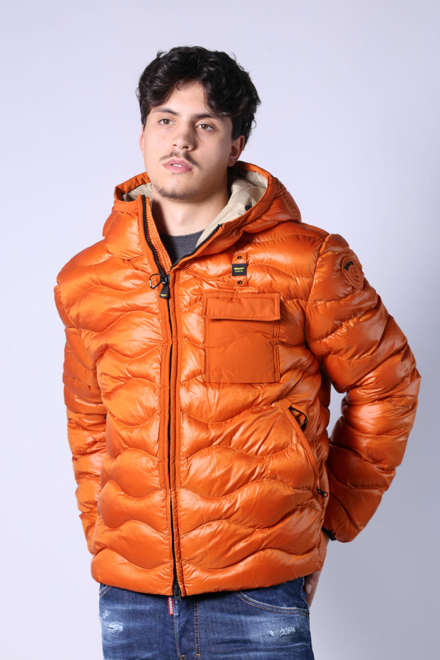 Orangefarbene Kapuzenpulli-Jacke mit Wellenlinien und beigem Futter - Untitled Catalog 05594