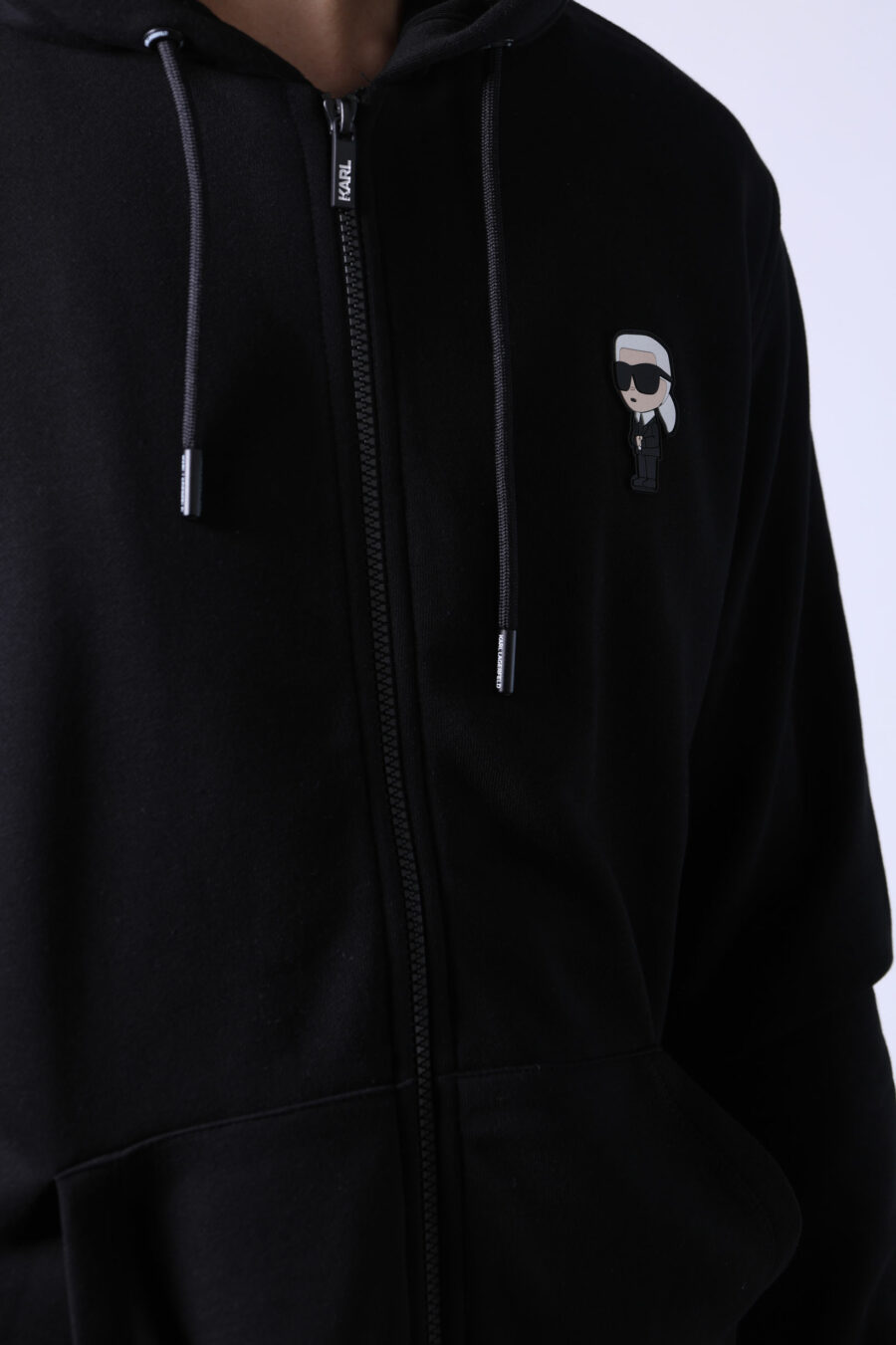 Camisola com capuz preta com fechos de correr e mini-logotipo em borracha - Untitled Catalog 05741