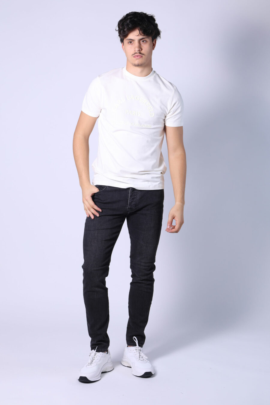 T-shirt branca com maxi logótipo monocromático "rue st guillaume" - Untitled Catalog 05759