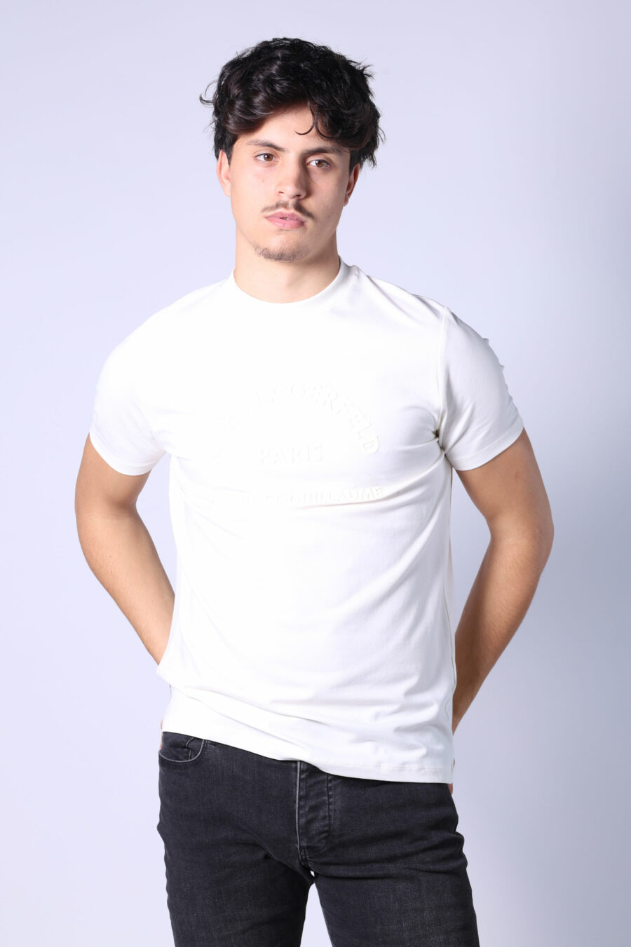 T-shirt branca com maxi logótipo monocromático "rue st guillaume" - Untitled Catalog 05760
