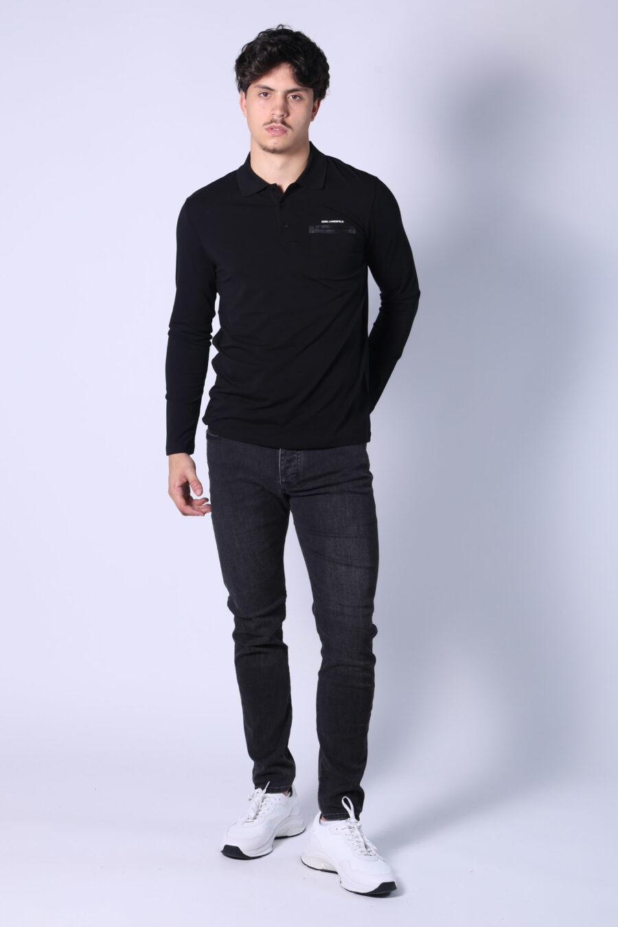 Langärmeliges schwarzes Poloshirt mit Tasche - Untitled Catalog 05792
