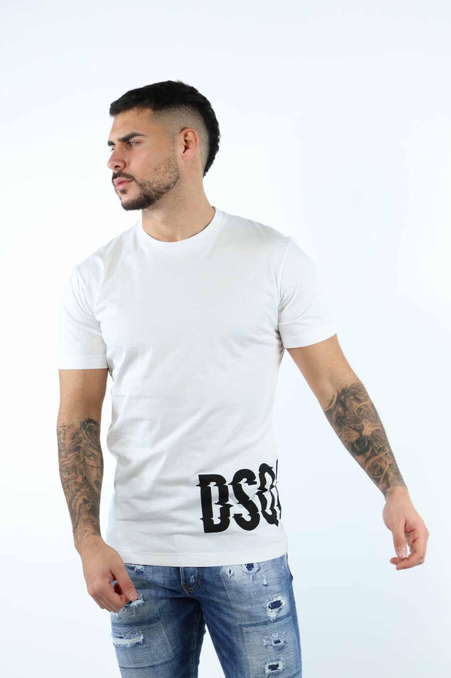 Camiseta blanca con maxilogo negro distorcionado bajo - 106687