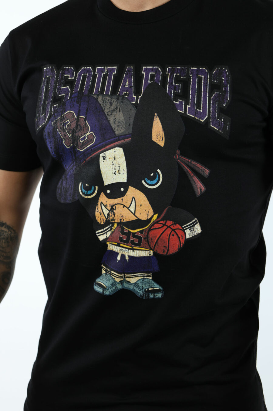 T-shirt preta com maxilogo de cão de basquetebol - 106894
