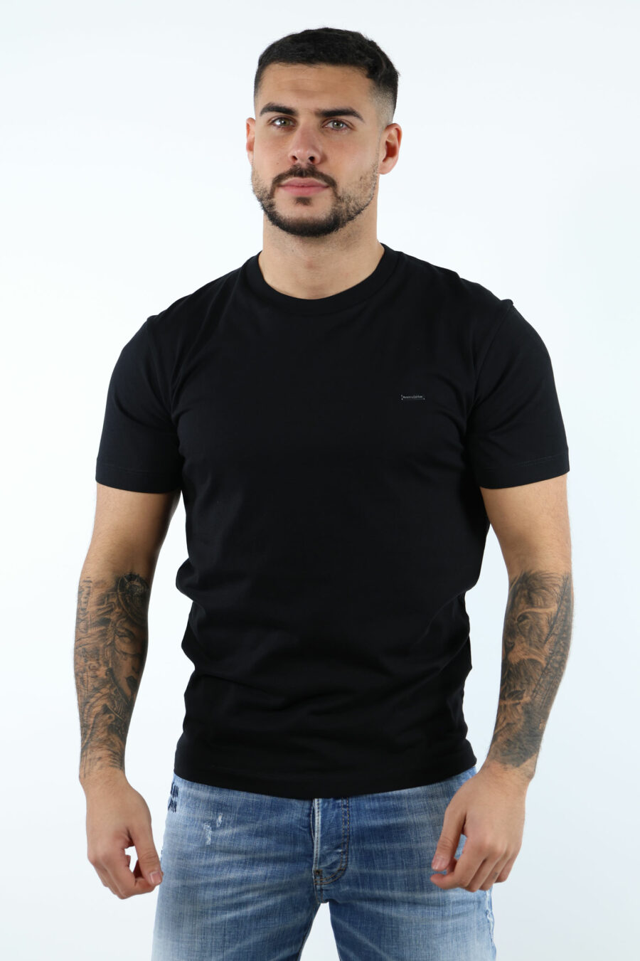 T-shirt preta com logótipo em chapa pequena - 106899