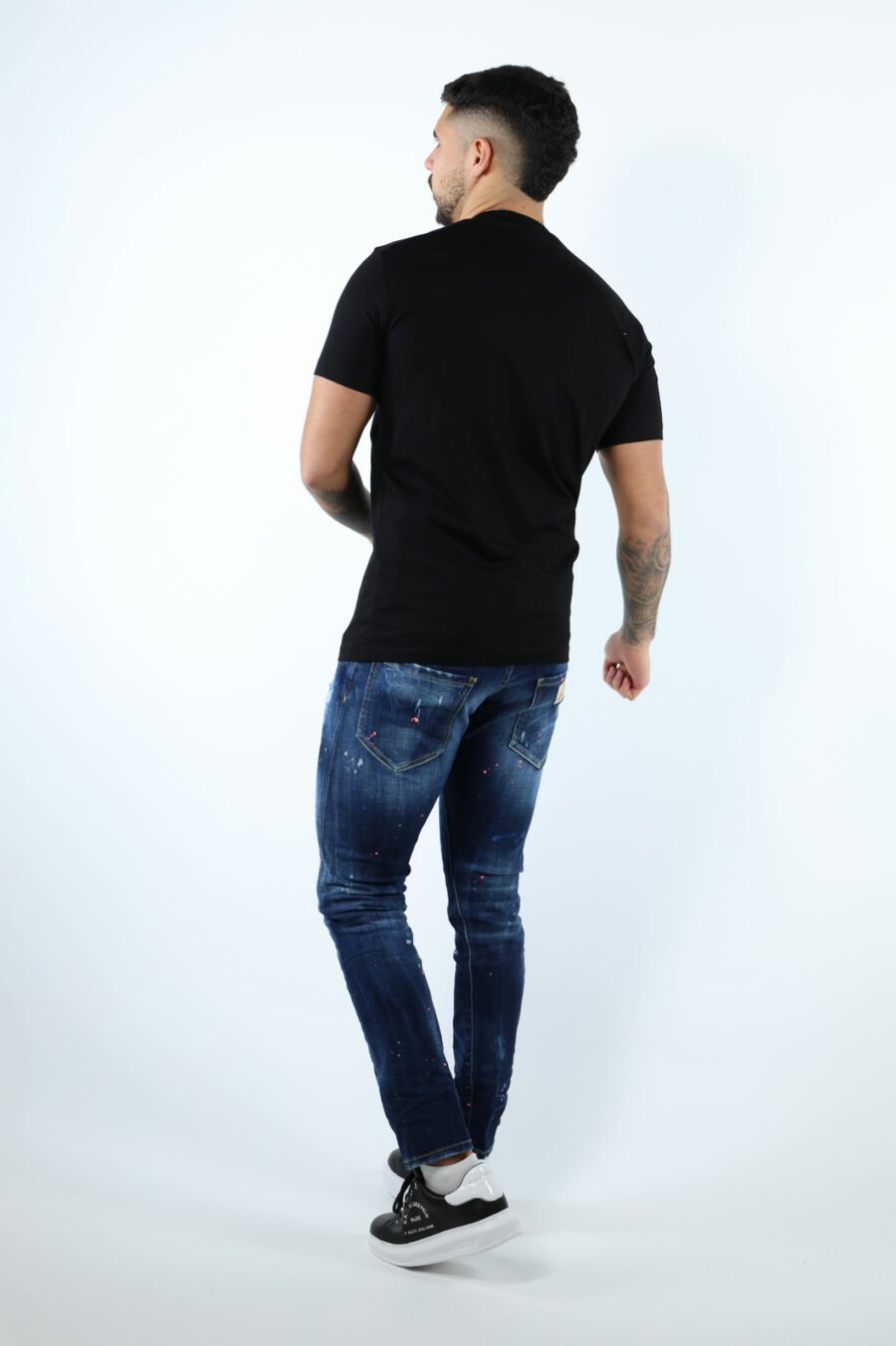T-shirt noir avec des gribouillis "icon" - 106929