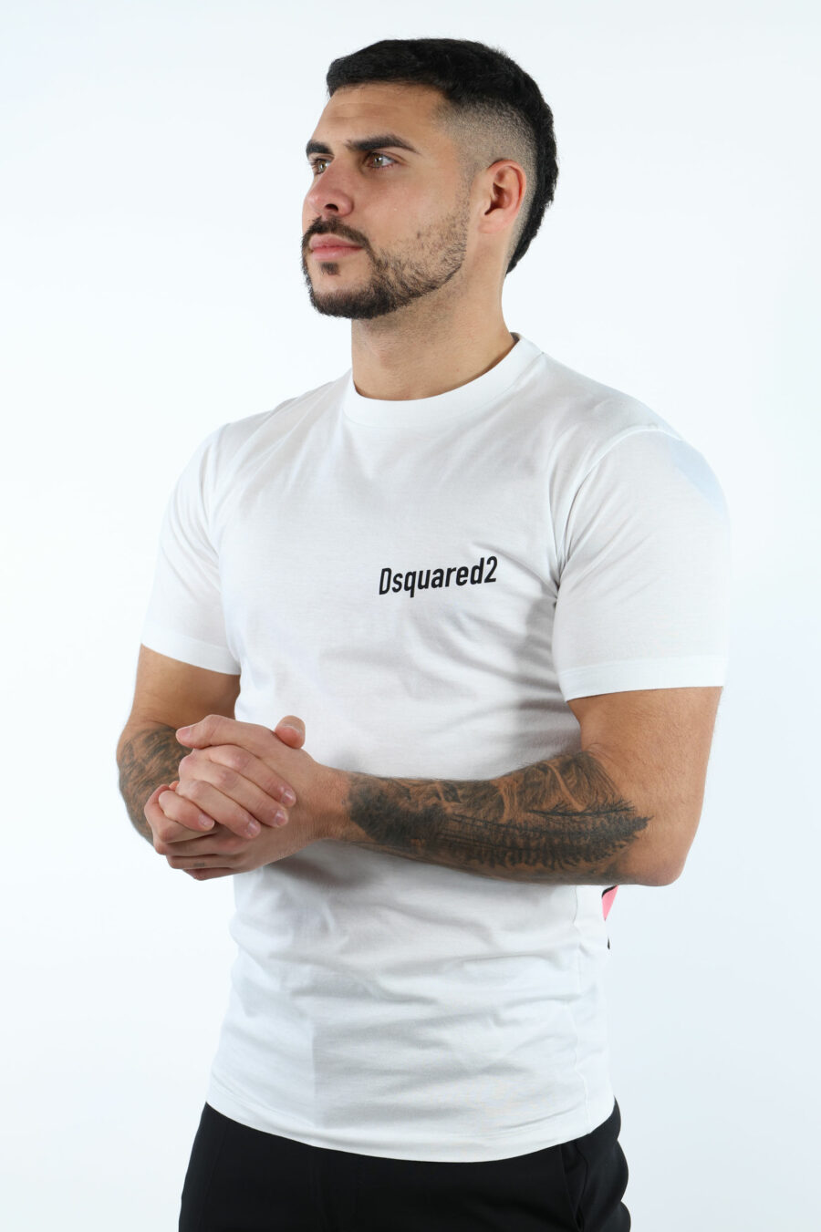 Camiseta blanca con minilogo frontal y estampado "futurist flavor" detras - 107245