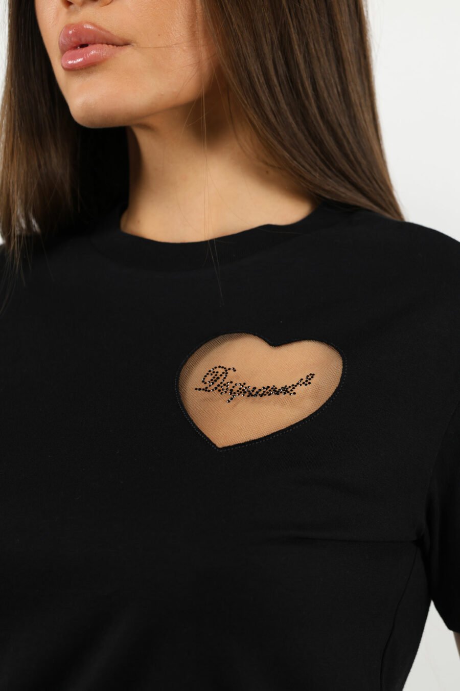 Camiseta negra con logo corazón transparente - 109775