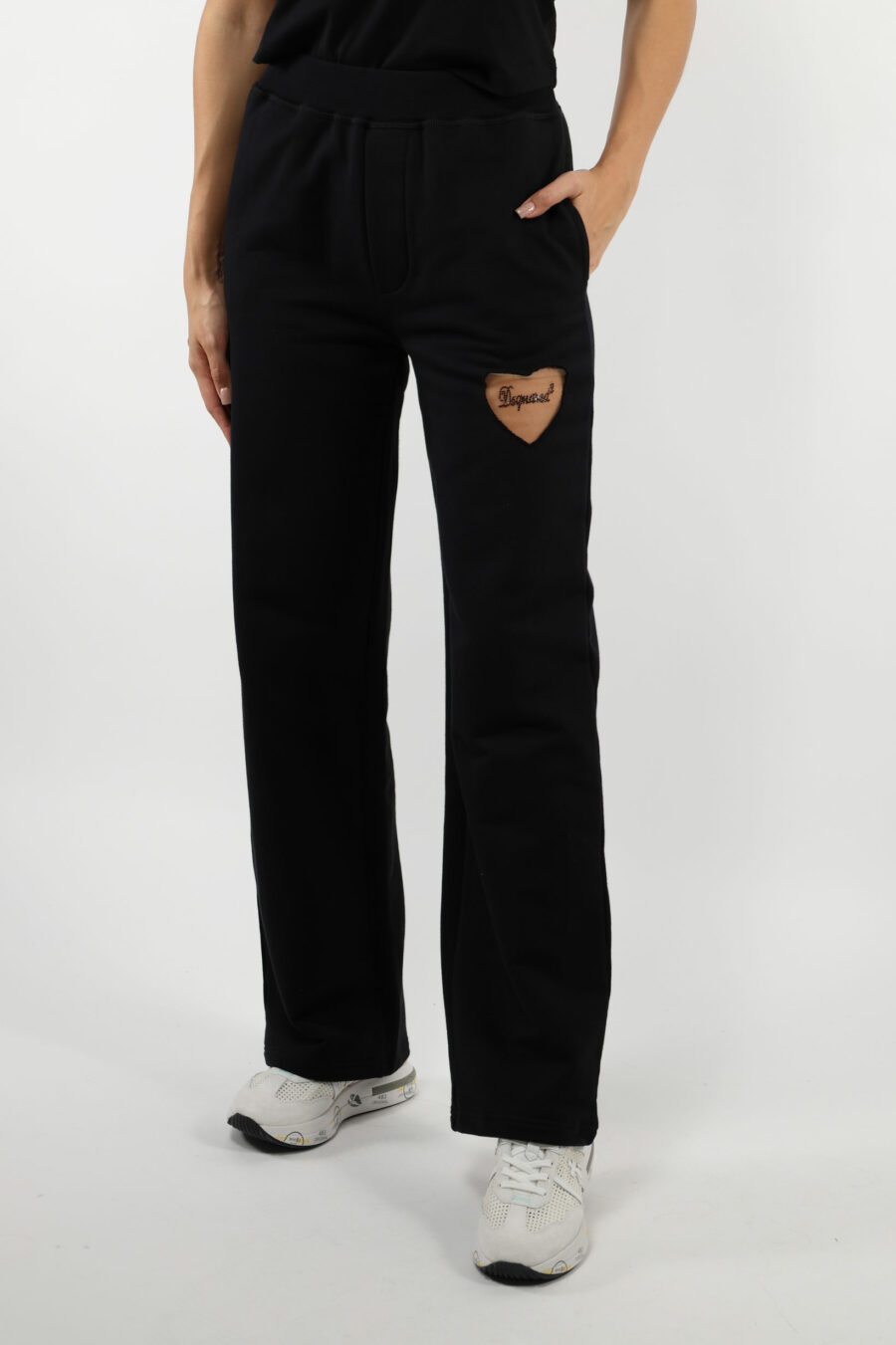 Pantalon noir avec logo en forme de cœur transparent - 109778